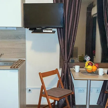 Flora Μπουργκάς