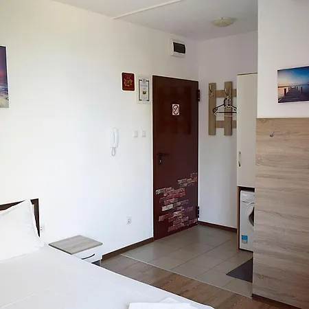 Flora * Μπουργκάς