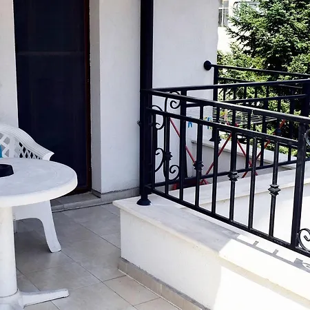 Flora Apartment