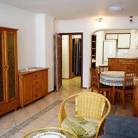 Flora Apartment