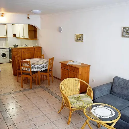 Flora Apartment