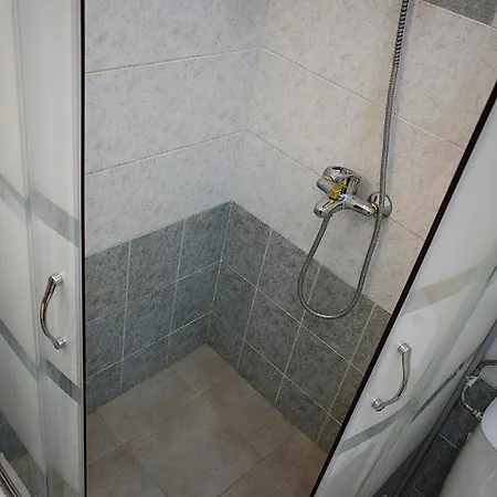 Flora Apartment *