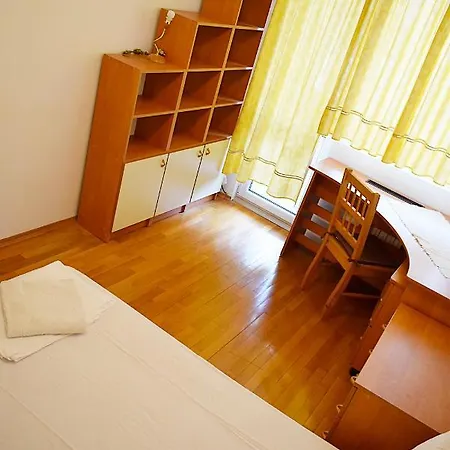 Flora Apartment