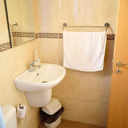 Flora Μπουργκάς