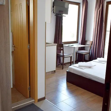 Flora * Μπουργκάς