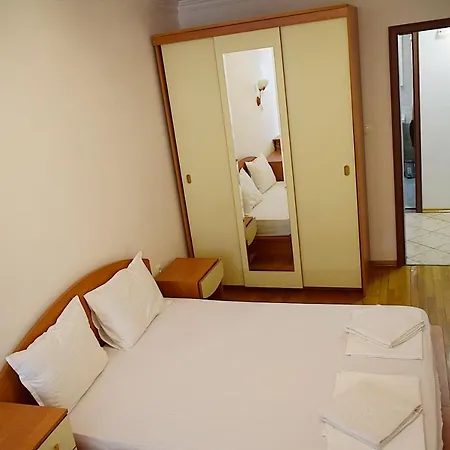 Flora Apartment *