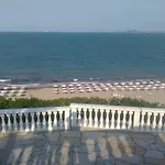 Flora 아파트